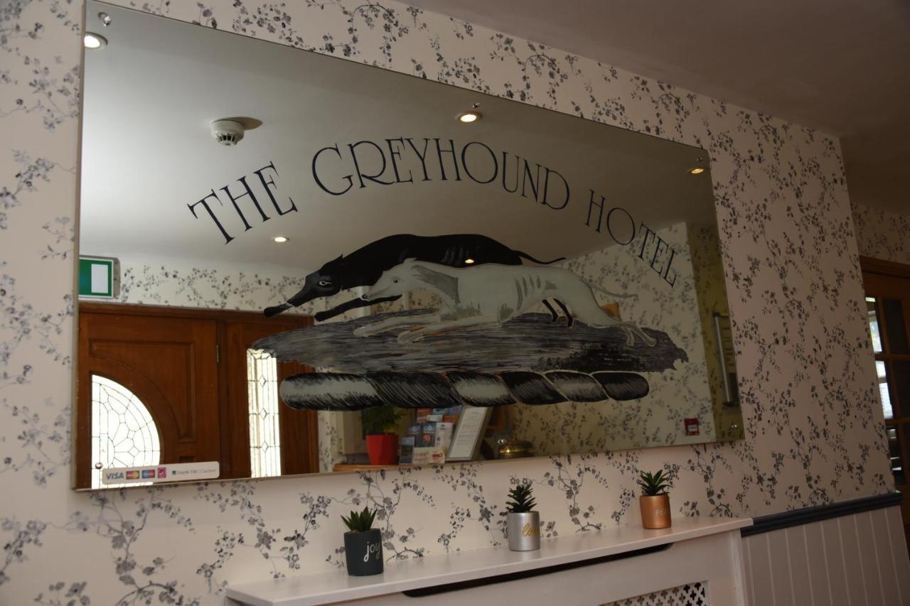 Greyhound * Builth Wells