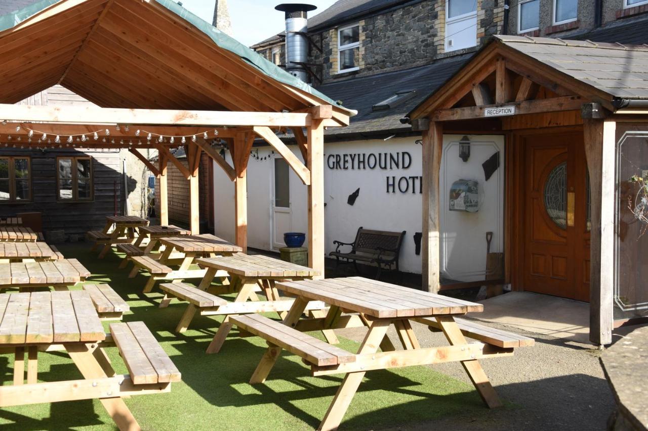 Greyhound * Builth Wells